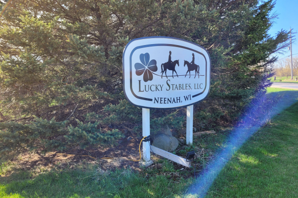 lucky stables sign 